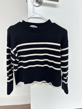 Vigoss Black and White Striped Crewneck Sweater